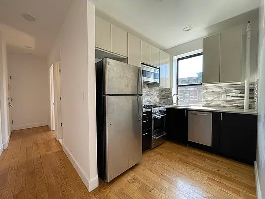 Rented by HOLTON REAL ESTATE INC. | media 22