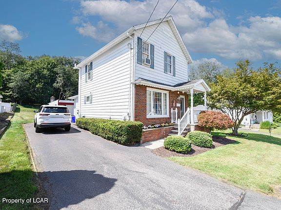 4th image of 216 Phoenix St