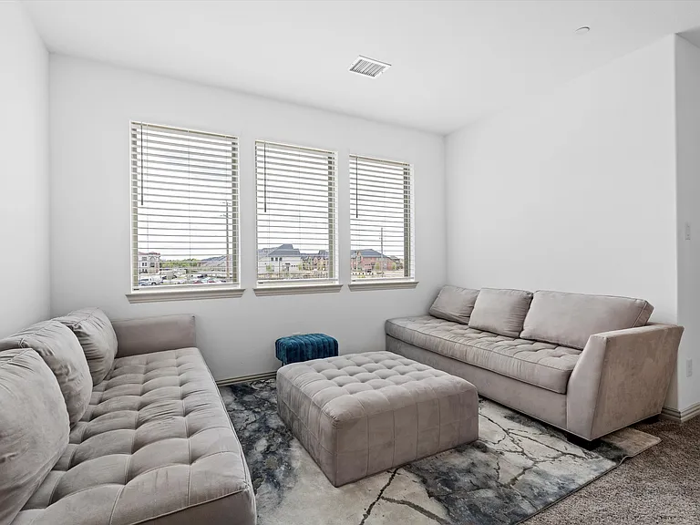 7053 Cedar Creek Dr — Photo 19