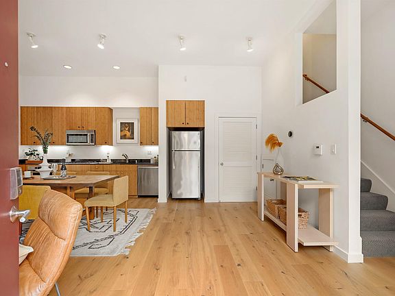 2nd image of 21 Covent Ln