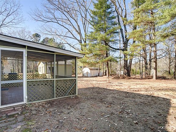 5th image of 1401 Sharon Dr