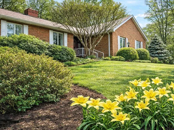 959 Southpoint Cir, Morgantown, WV 26501