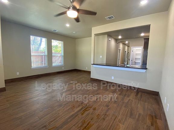 3rd image of 103 Sabine Ave #A