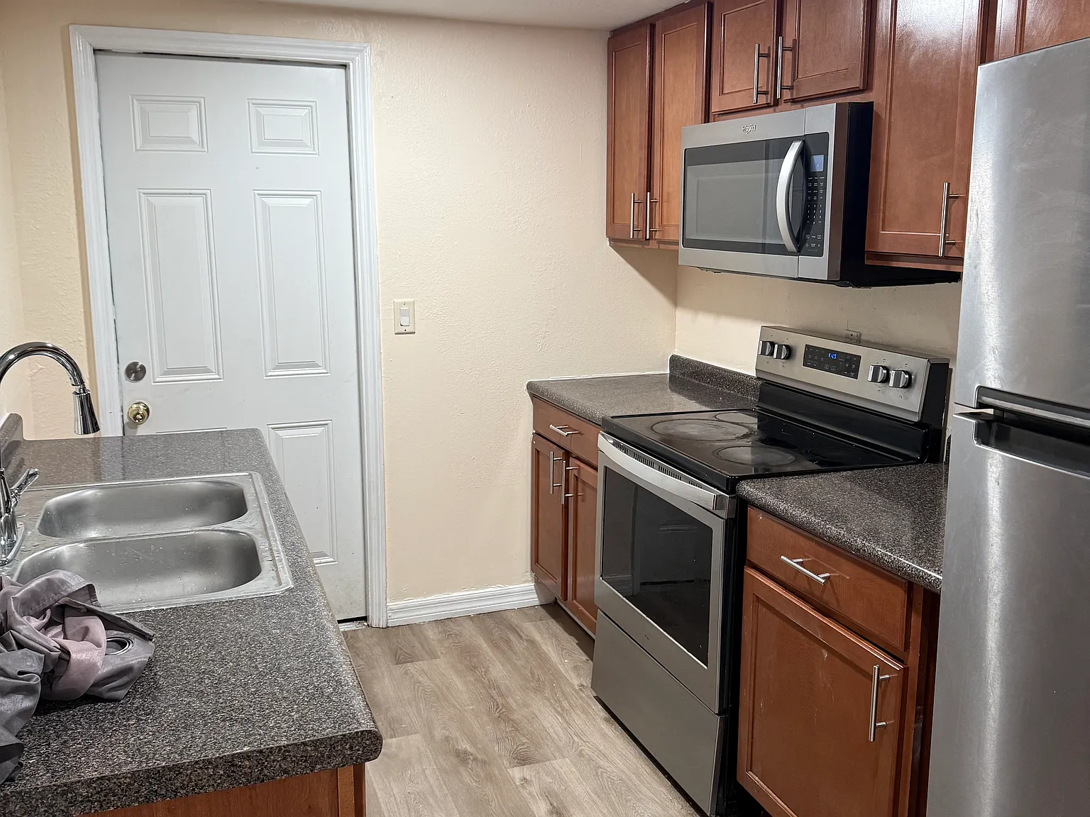 2 bed, 520 sqft, $1,300 — Photo 2