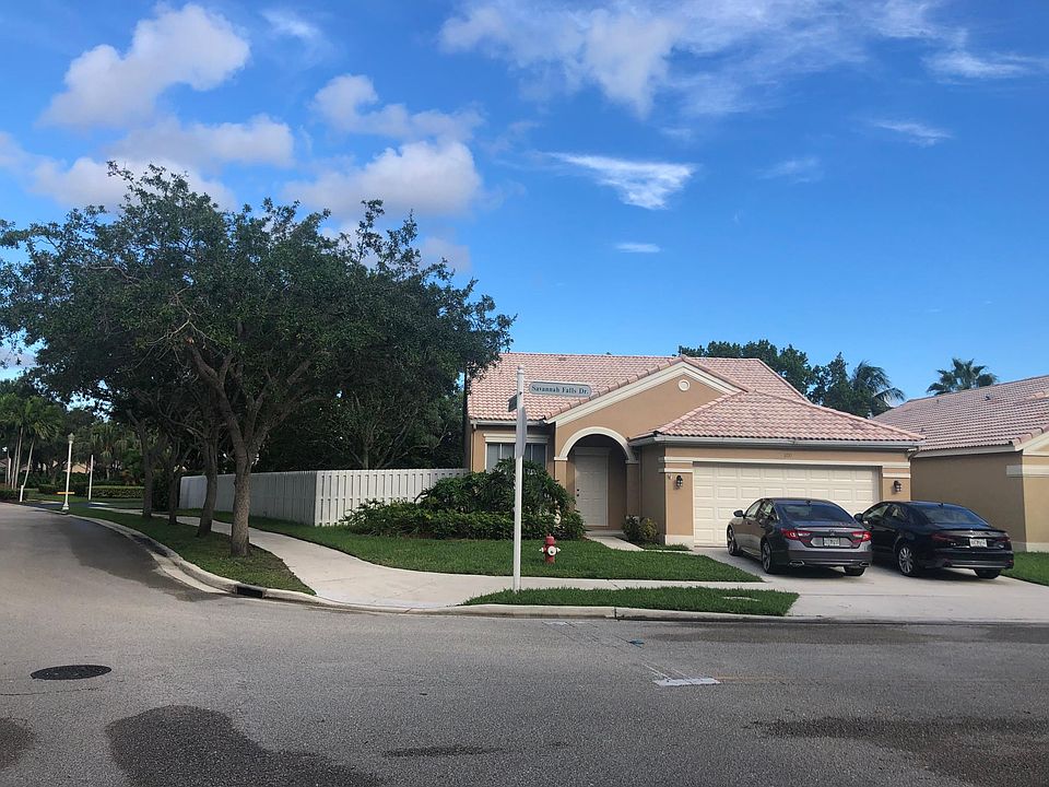 1st image of 800 Savannah Falls Dr