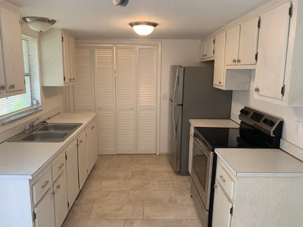 Julia Court Cottages