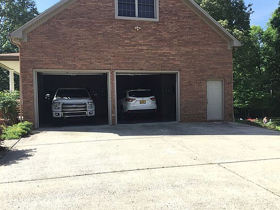 2nd image of 68 Grands Blvd