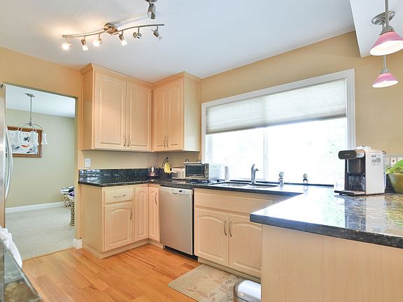 3rd image of 783 Sweetbay Dr