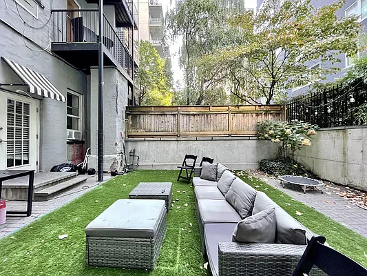 Rented by Avenues Real Estate | media 17
