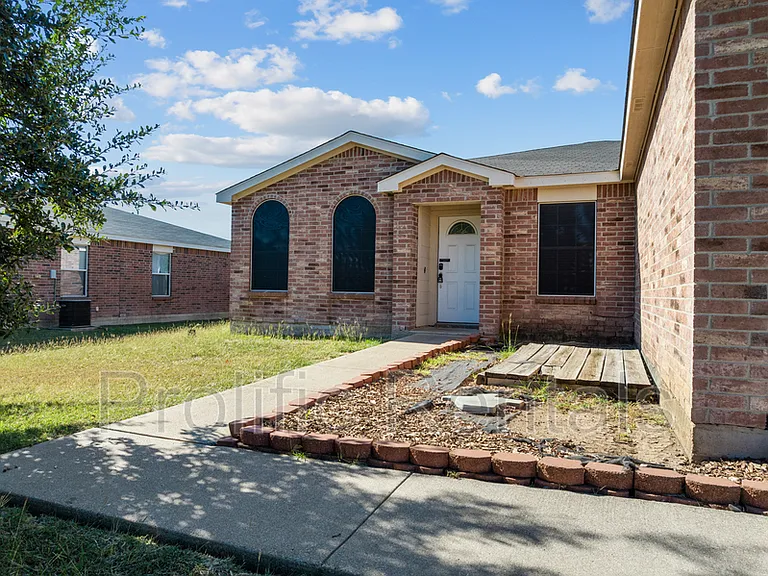 3308 Catalina Dr — Photo 3