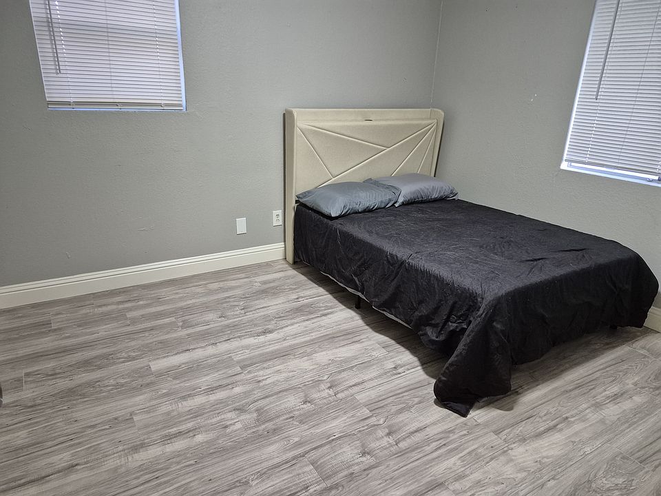 1st image of 217 E Marguerita Dr