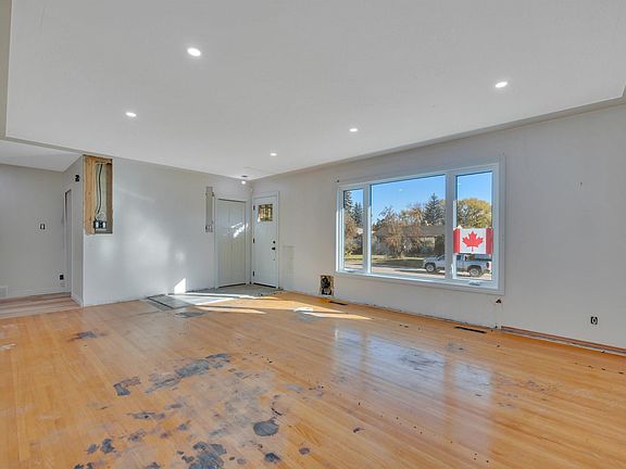 5th image of 10226 72nd St NW