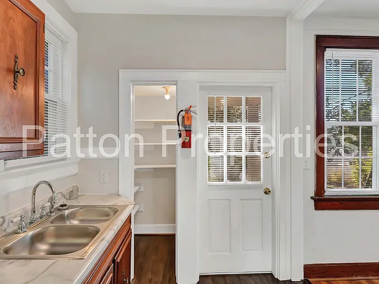 822-824 Cedar Terrace - Inside CofC - R16404-08-23 — Photo 12