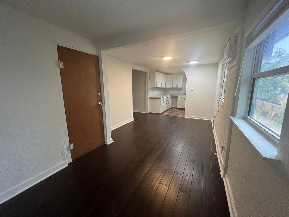1st image of 2410 Oakdale St S #2