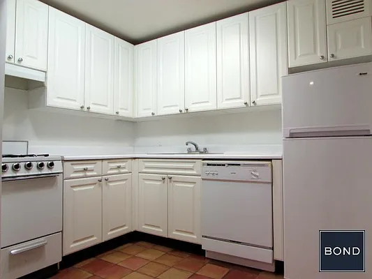 Rented by Bond New York | media 79