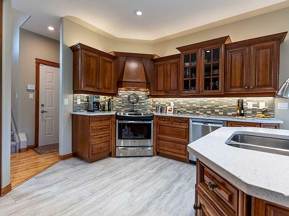 3rd image of 120-37411 Waskasoo Ave #120