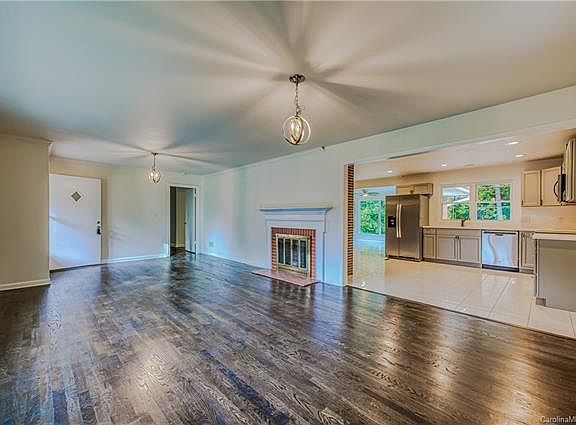 4th image of 1863 Westbrook Cir
