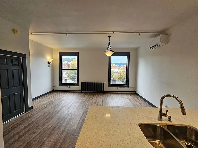 211 Elm St — Photo 10