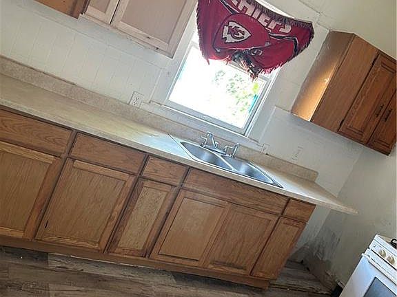 5th image of 4639 Chestnut Ave