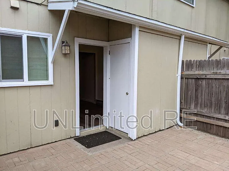 321 N Park St #C — Photo 10