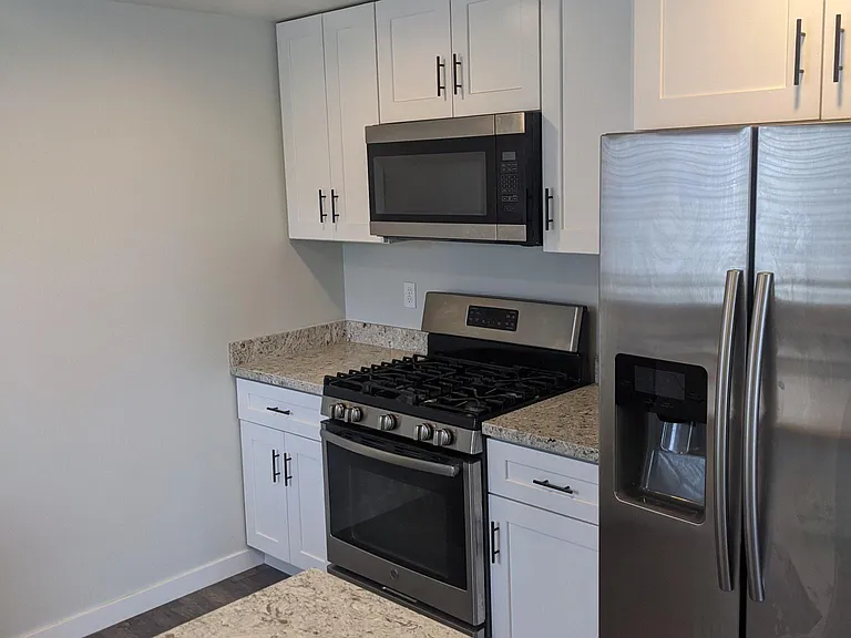 110 Lincoln Ave — Photo 9