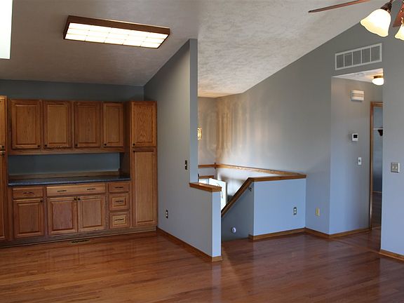 5th image of 615 Plum Blue Cir