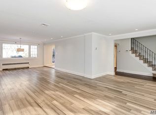 19 N Clover Dr, Great Neck, NY 11021