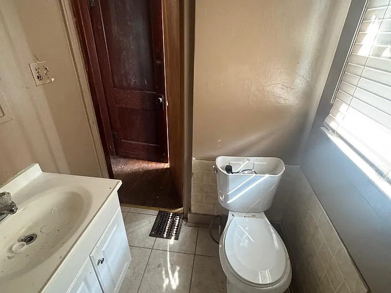 614 E Marengo Ave — Photo 28