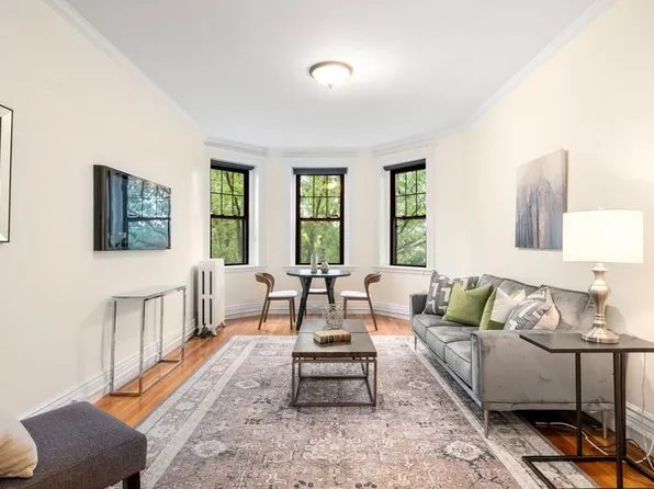 384 Riverway APT 6, Boston, MA 02115