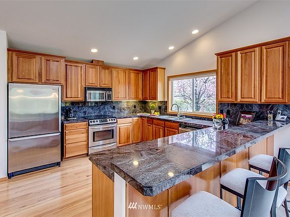 5th image of 1319 Lena Place NE