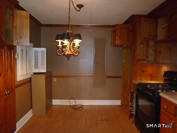 5th image of 368 Main Street