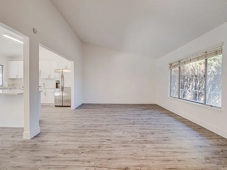 5461 Palmyra Ave — Photo 9