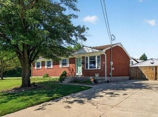 10008 Lochwick Way, Louisville, KY 40272