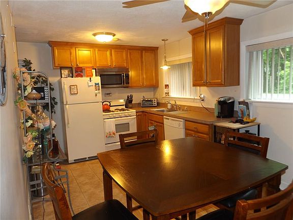 3rd image of 2 Main Street Manville Unit 5
