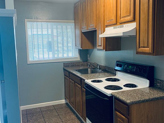 3rd image of 6638 Macarthur Blvd APT 28