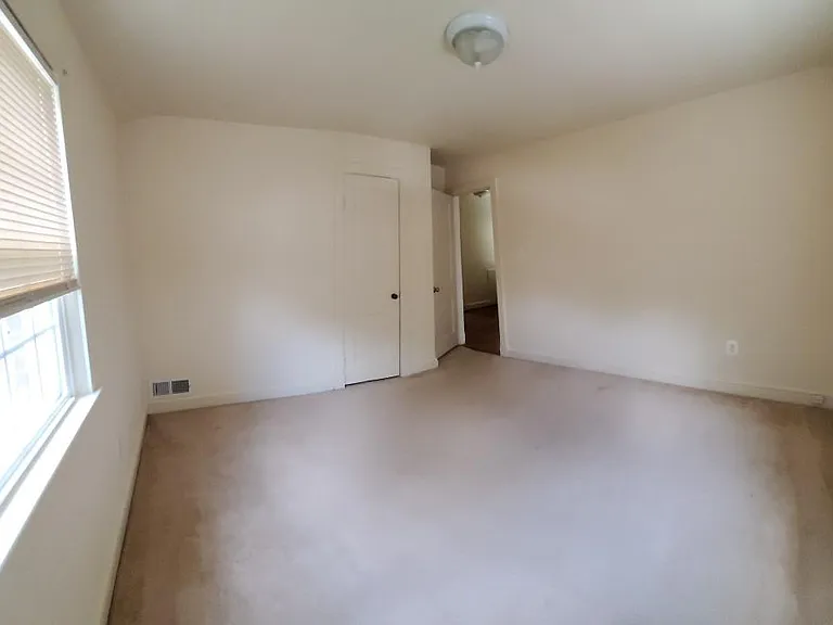 1605 N Stafford St — Photo 13