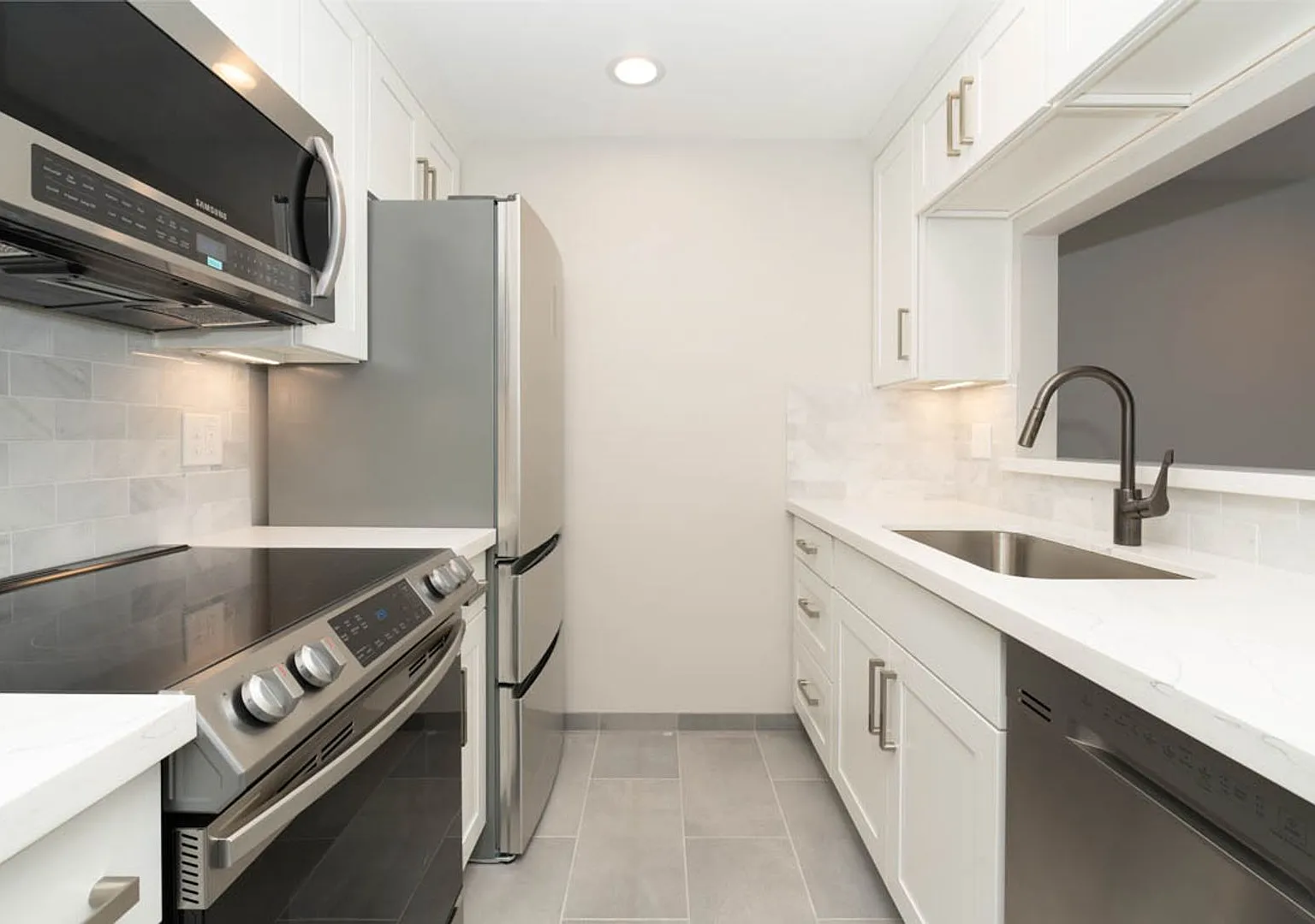 Cascadian View Apartments — Photo 1