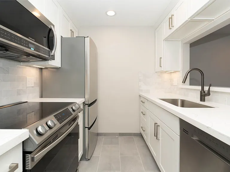 Cascadian View Apartments — Photo 1