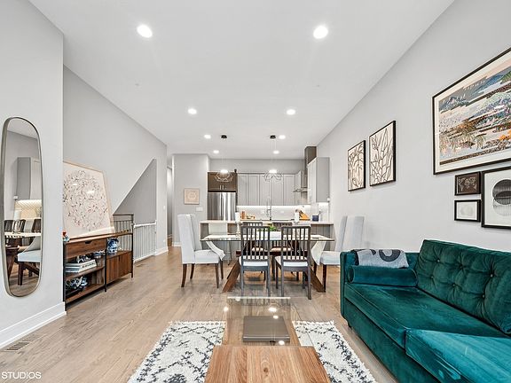 5th image of 3049 W Lyndale St #1