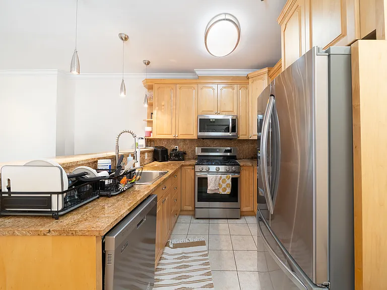 106 Washington St #1 — Photo 3