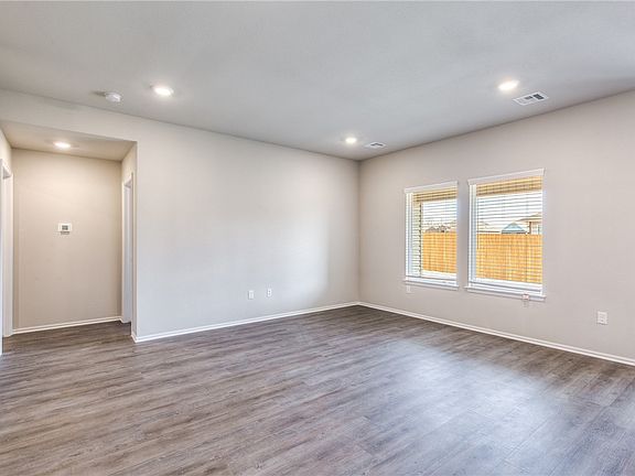 4th image of 501 Buffalo Ave