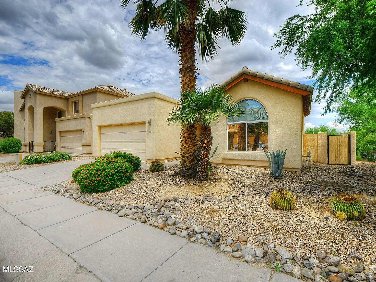 2 bed, 2.0 bath, 1697 sqft, $3,900 — Photo 2