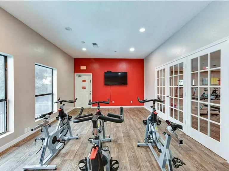 2101 Burton Dr — Photo 14