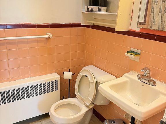 2nd image of 6355 Cardiff St Floor 2