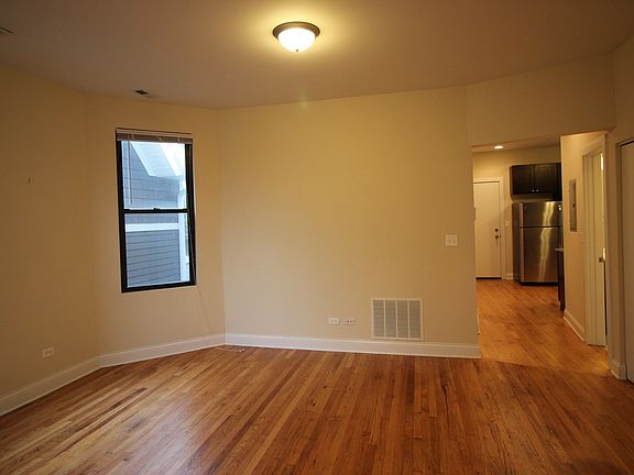 4th image of 5407 N Ravenswood Ave #2