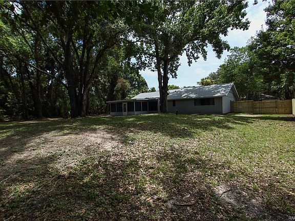 4th image of 585 N Country Club Dr