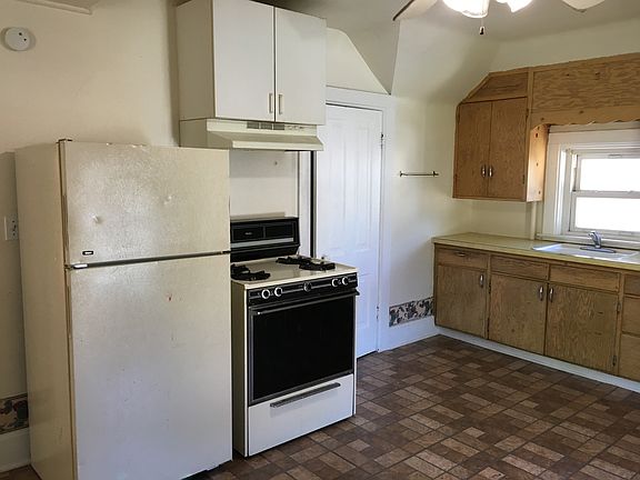3rd image of 102 1/2 S 1st Ave