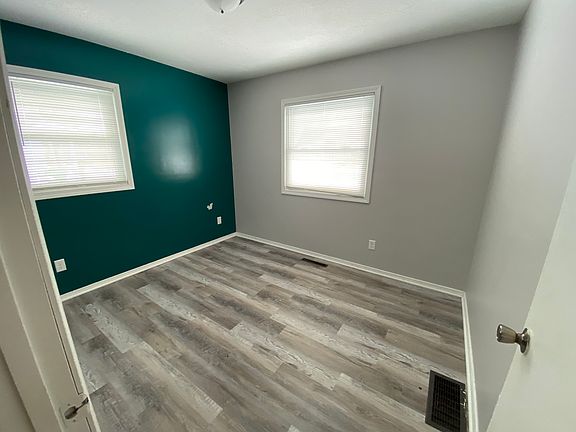 3rd image of 1012 Greenlawn Dr