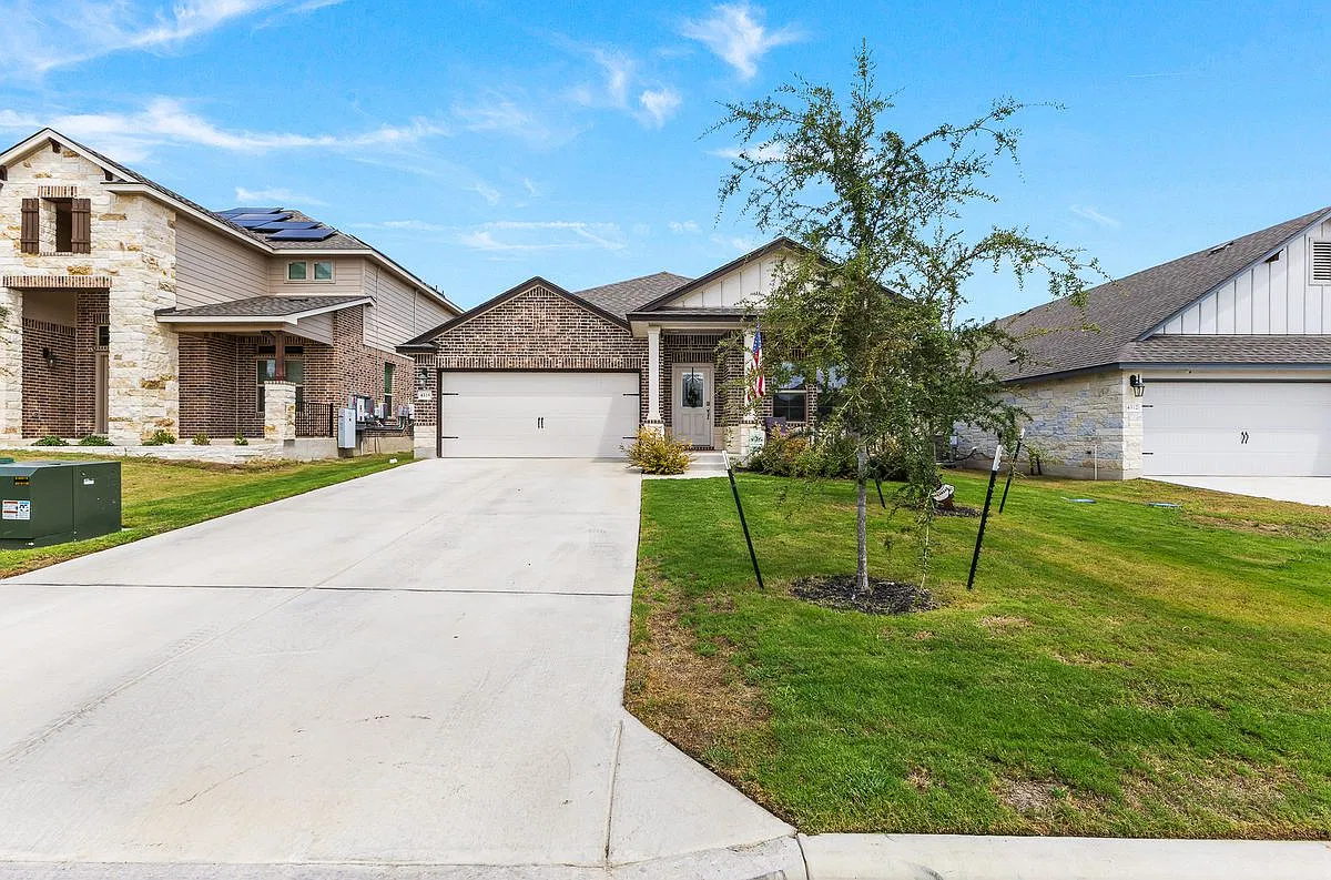 4 bed, 2.0 bath, 1783 sqft, $2,100 — Photo 1