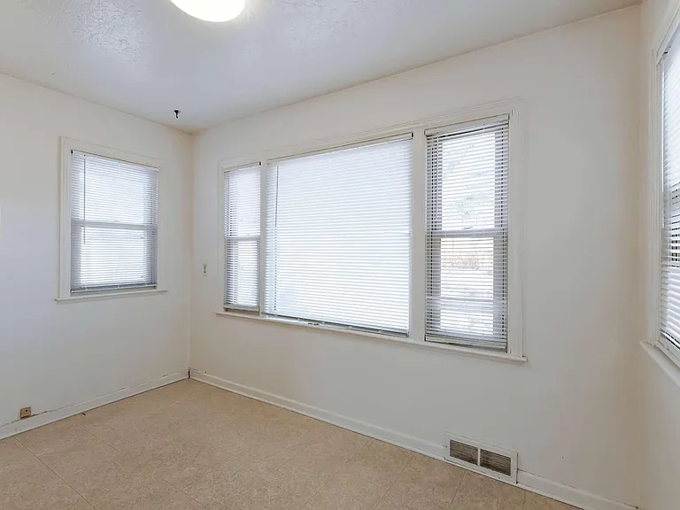 940 S 48th St — Photo 9